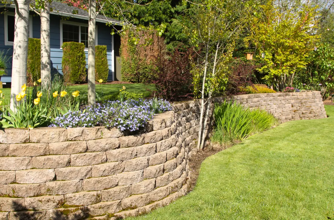 Elite Floors KY stone and brick retaining wall outdoor quality installation